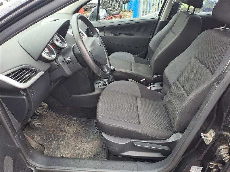Peugeot 207 1,4 HDI - fotka 5 z 13