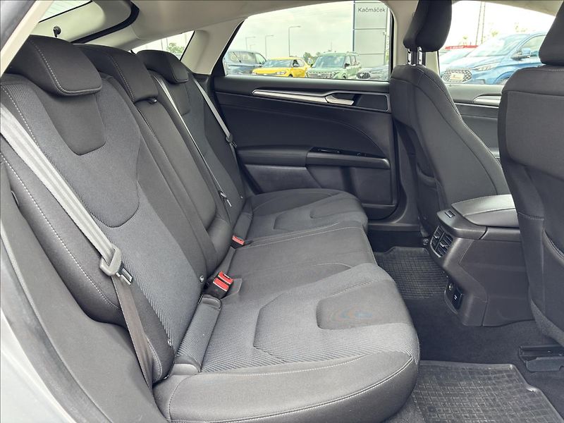 Ford Mondeo 1,5 EcoBoost 121kW Titanium - fotka 13 z 34