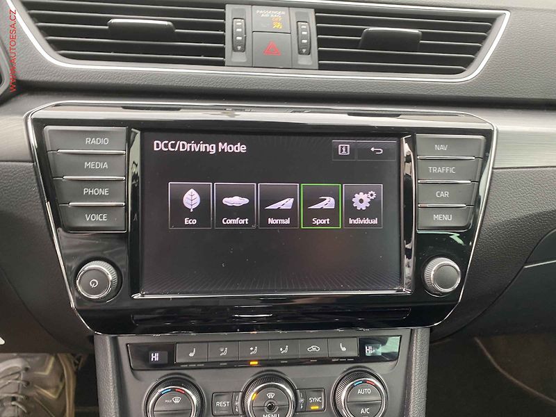 Škoda Superb (2015) 2.0 TDi, Style, DSG, bixen - fotka 18 z 20