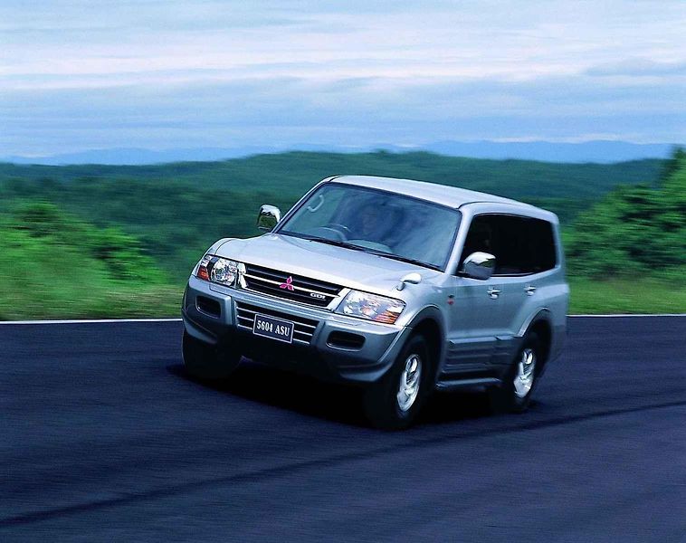 Mitsubishi Pajero při mezigeneračním setkání.