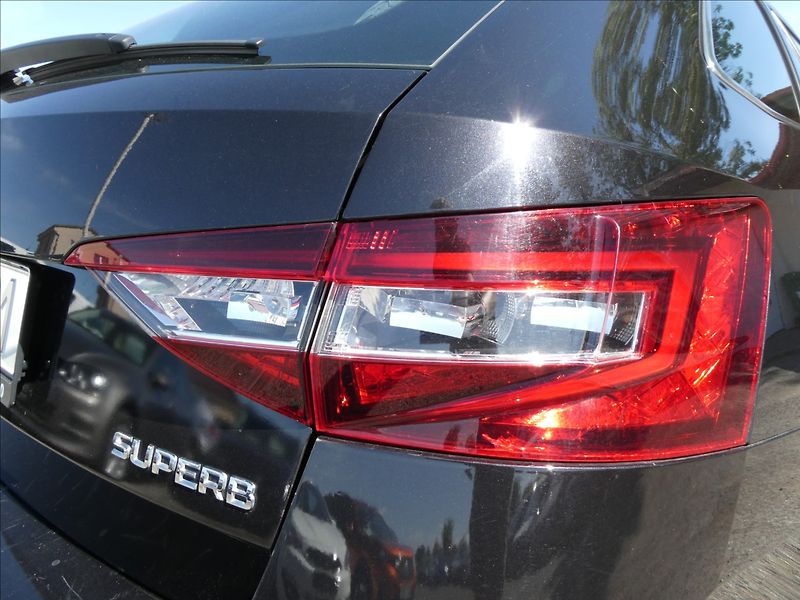 Škoda Superb 1,6 TDi DPH 2x kola,po servise - fotka 8 z 34