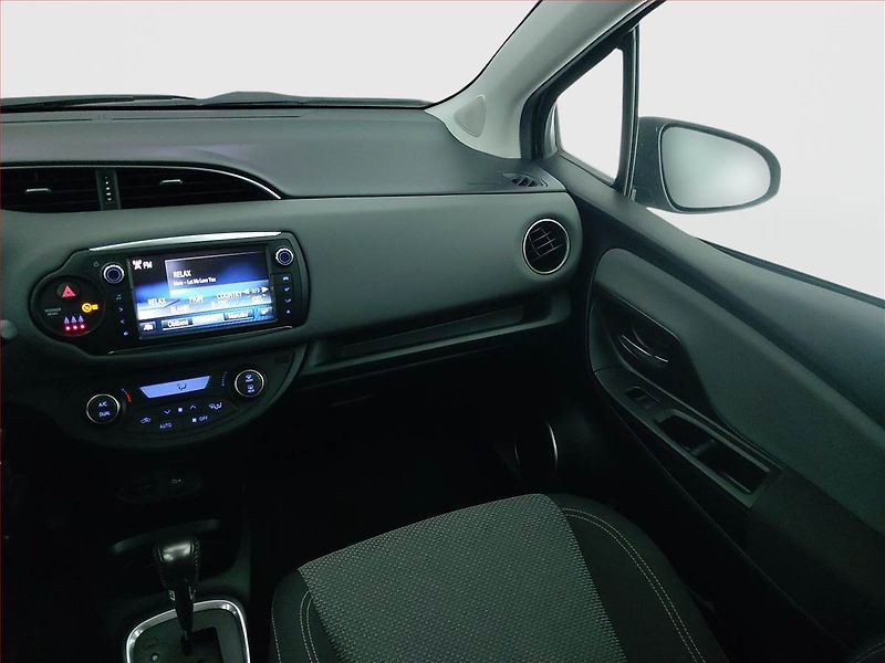 Toyota Yaris (2015) 1.5 Hybrid, Automat - fotka 8 z 16
