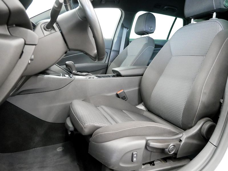 Opel Insignia - fotka 11 z 26