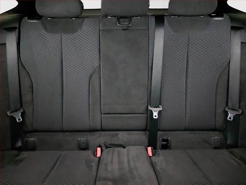 BMW Řada 3 (2015) 320d xDrive GT, 4X4, Automat - fotka 10 z 18