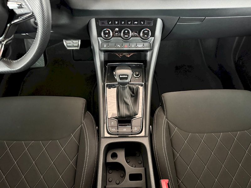 Škoda Karoq (2023) Sportline 1.5 TSI / 110 kW DSG - fotka 18 z 28