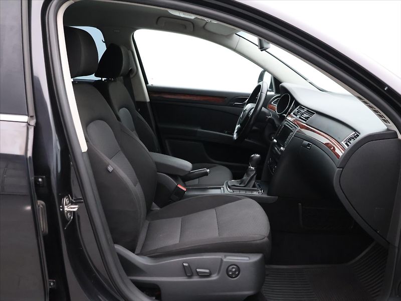 Škoda Superb 2.0 TDI 103kW CZ Xenon Tažné - fotka 11 z 26