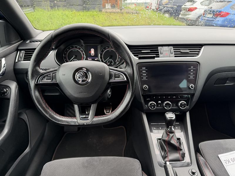 Škoda Octavia 2.0 TDI RS - fotka 13 z 25