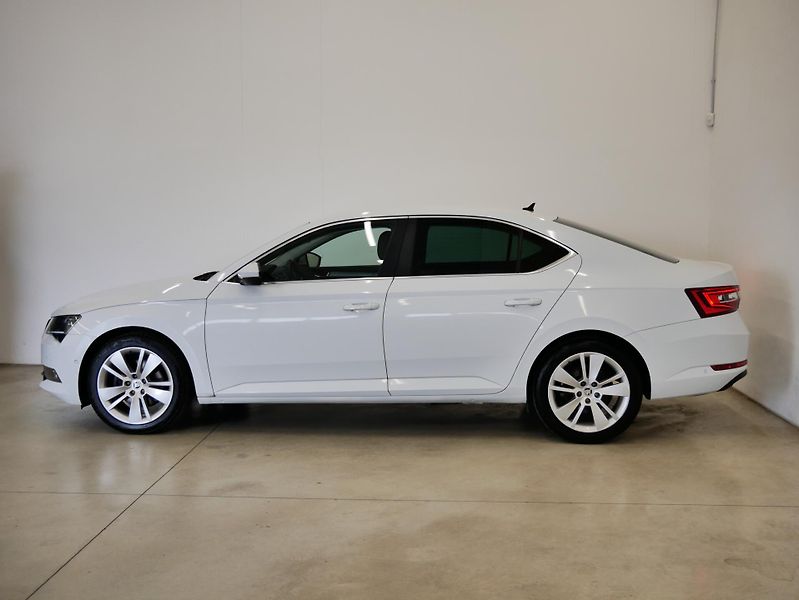 Škoda Superb - fotka 3 z 29