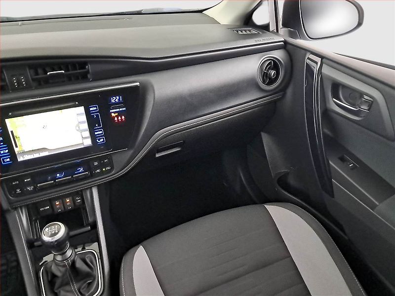Toyota Auris (2015) 1.2 Ti, Serv.kniha, Tempomat - fotka 8 z 18