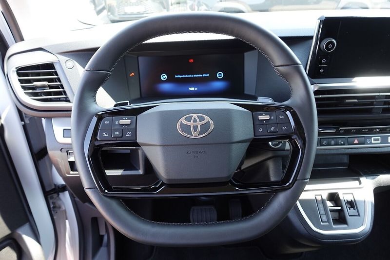 Toyota ProAce Verso 2.0 Diesel 177 - 8 AT VIP 7S S - fotka 19 z 38