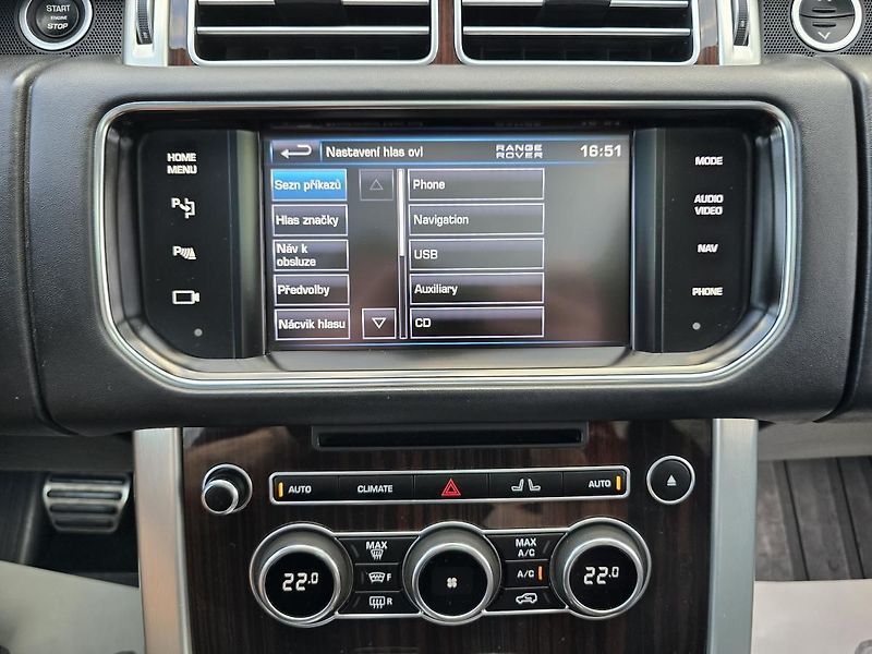 Land Rover Range Rover VOGUE 4,4 V8 250kW 4x4 TAŽNÉ - fotka 32 z 61