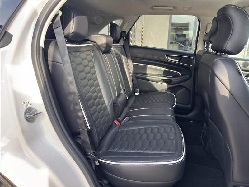 Ford Edge 2,0 TDCi Vignale AWD - fotka 9 z 19