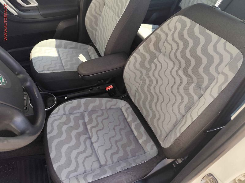 Škoda Roomster (2008) 1.9TDi, ČR, AC, výhřev sed - fotka 9 z 20