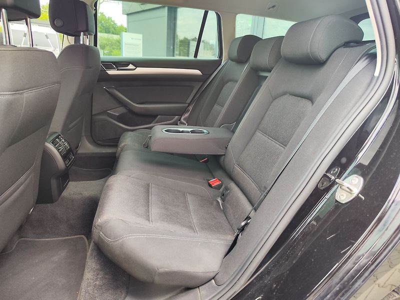 Volkswagen Passat 2.0 TDi/110kW Comfortline DSG - fotka 12 z 32