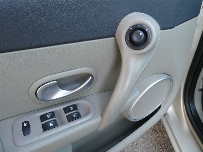 Renault Clio 1,6 i16V automat,serviska,závě - fotka 33 z 47