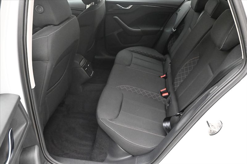Škoda Kamiq 1,0 TSI 81 kW VIRTUAL NAVI Zár - fotka 14 z 30