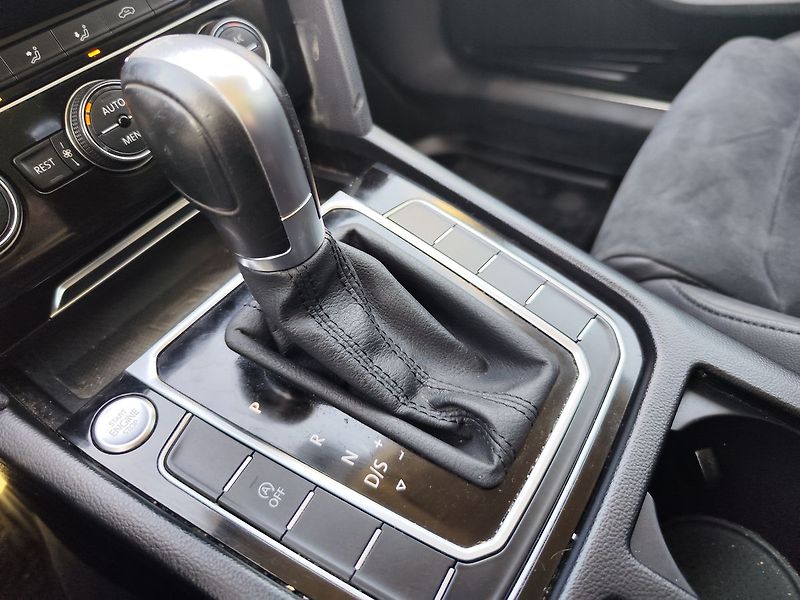 Volkswagen Passat 2.0 TDi/110kW Highline DSG ČR - fotka 28 z 37