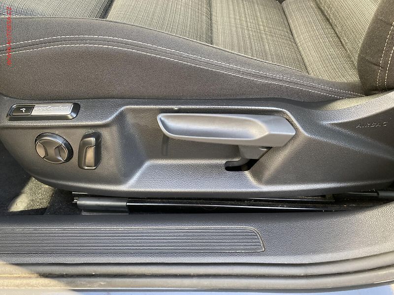 Volkswagen Passat (2019) 1.5 TSi, ČR, Business, LED - fotka 16 z 18