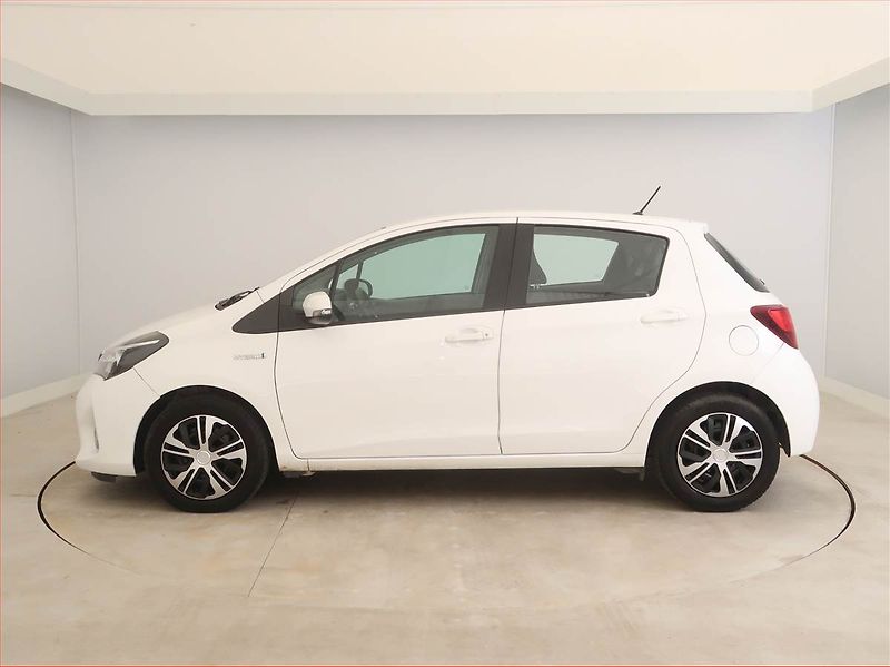 Toyota Yaris (2015) 1.5 Hybrid, Automat - fotka 3 z 14
