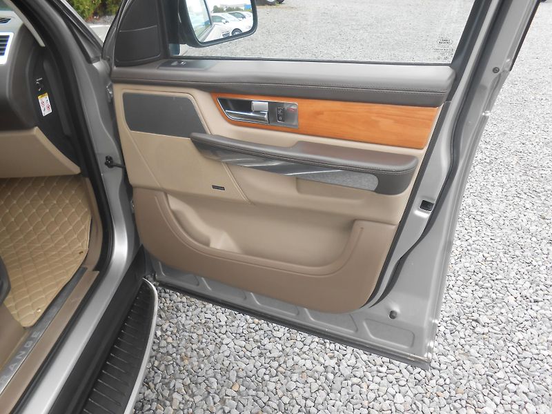 Land Rover Range Rover Sport 3.0D,180KW,4x4,XENONY,Tažné! - fotka 17 z 48
