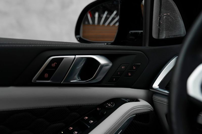 BMW X5 - fotka 16 z 26