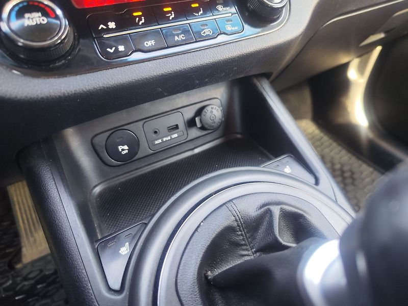 Kia Sportage 2.0 CRDi/100kW 4x4 ČR - fotka 18 z 28