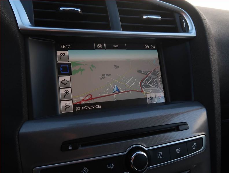 Citroën C4 (2017) 1.6 BlueHDi, Navi, Tempomat - fotka 13 z 20