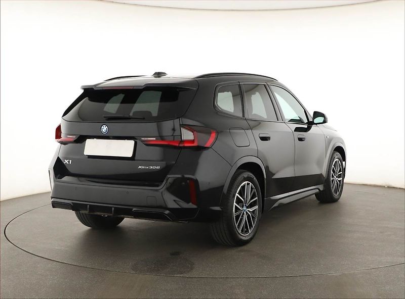 BMW X1 (2024) xDrive30e - fotka 5 z 20
