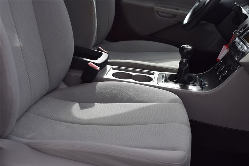 Volkswagen Passat 1,6 i 75KW PO SERVISE - fotka 37 z 41