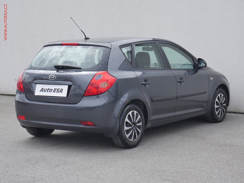 Kia Ceed (2007) 1.4 CVVT, ČR - fotka 4 z 15