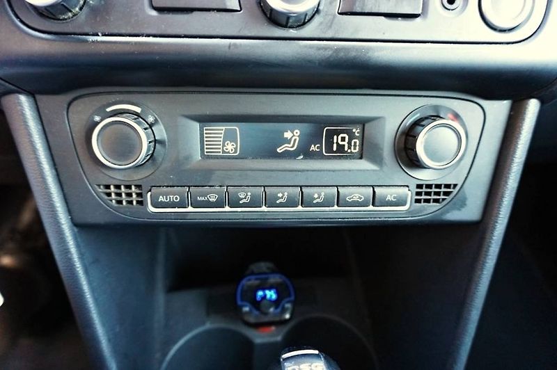 Volkswagen Polo (2012) STYLE 1,6 TDI 66 kW - fotka 26 z 32