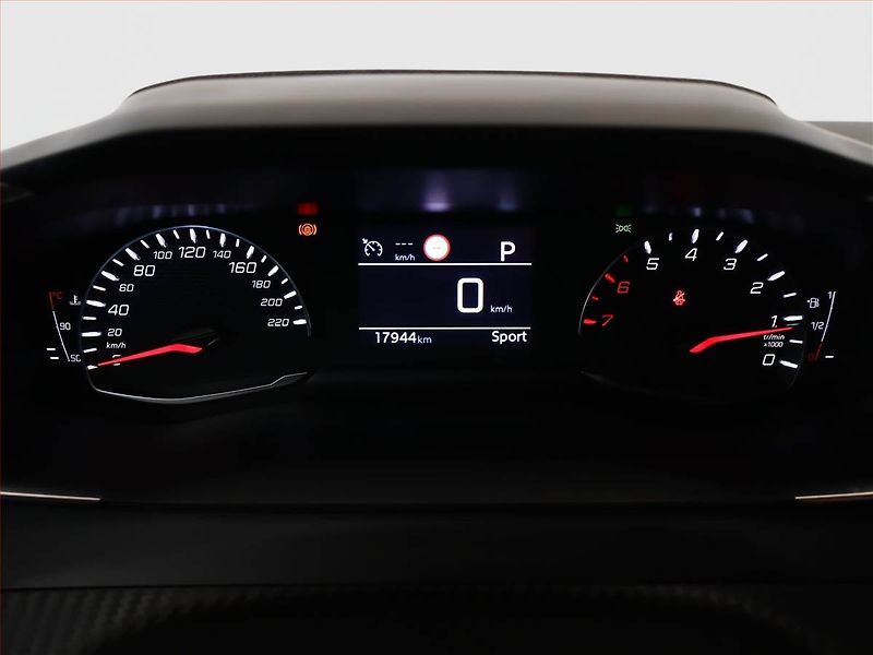 Peugeot 2008 (2021) 1.2 PureTech, Automat - fotka 9 z 17