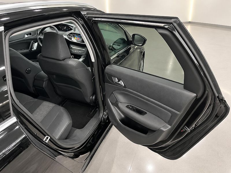 Peugeot 308 (2021) - fotka 16 z 24