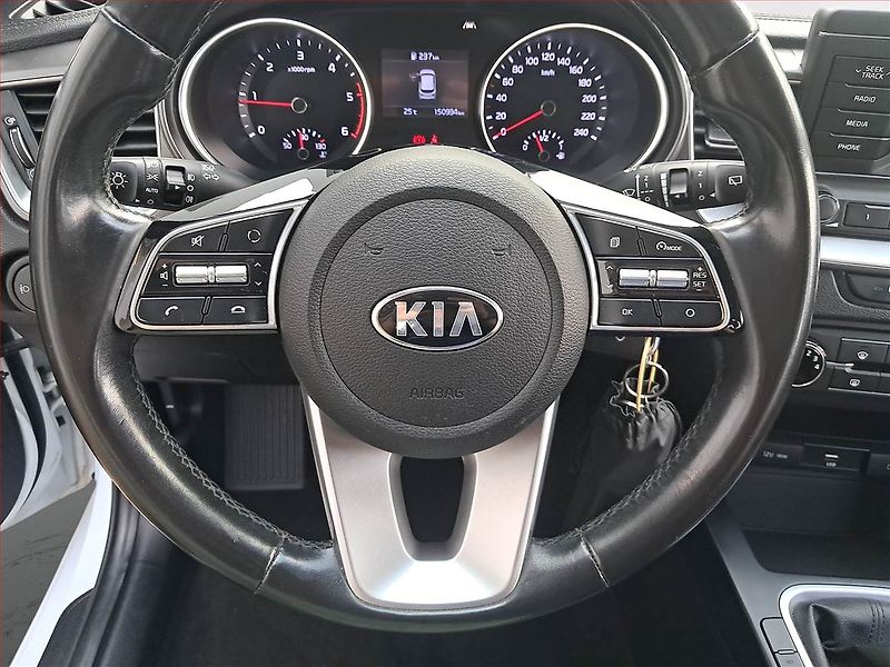 Kia Ceed (2021) 1.6 CRDi MHEV, Serv.kniha - fotka 17 z 17