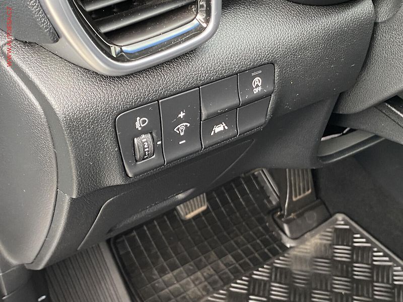 Kia Sportage (2019) 1.6 T-GDi, 2.maj,ČR, AC - fotka 12 z 17
