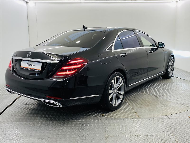 Mercedes-Benz Třídy S 2,9 4MATIC 210kW - fotka 2 z 34