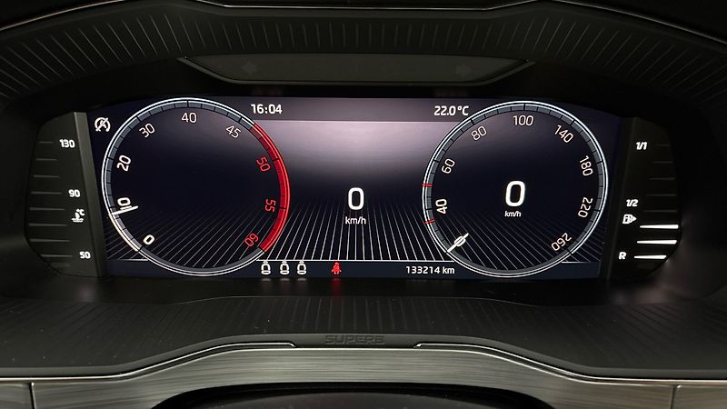 Škoda Superb 2.0 TDI Ambition Combi - fotka 10 z 24