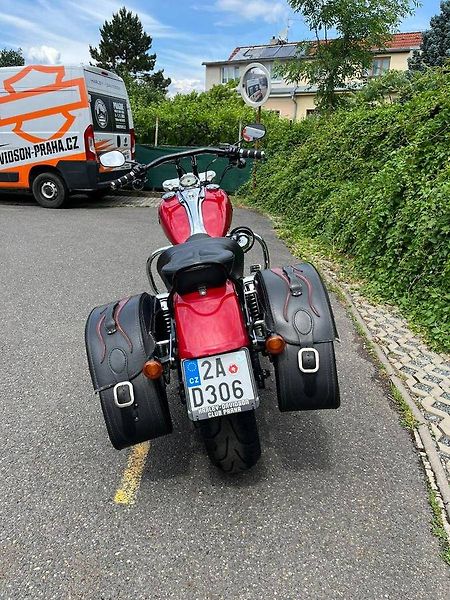 Harley-Davidson FXDWGI Dyna Wide Glide (2010) - fotka 8 z 13