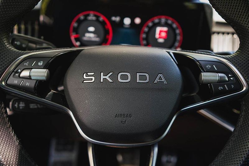 Škoda Superb (2025) 2.0 TDI, Sportline, HUD, Paměť - fotka 18 z 30