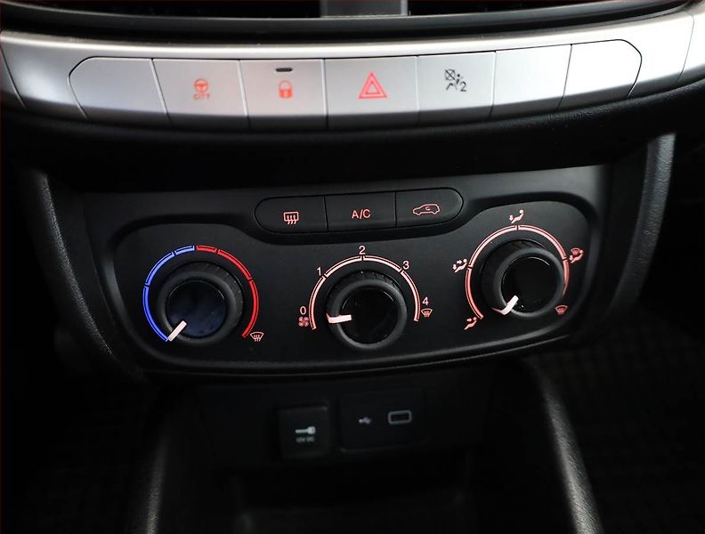 Fiat Tipo (2018) 1.4 16V, Serv.kniha, Tempomat - fotka 11 z 19