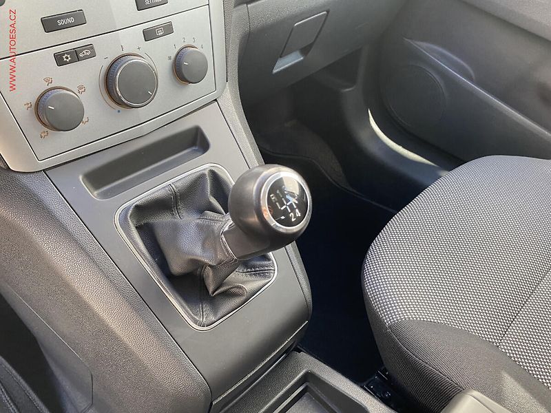 Opel Zafira (2012) 1.6i 7míst, Family - fotka 15 z 15