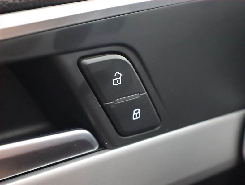 Audi A4 (2017) 2.0 TDI, Serv.kniha, Navi - fotka 25 z 25