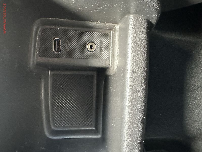 Ford Focus (2014) 1.6 TDCi, AC, výhřev sed - fotka 17 z 18