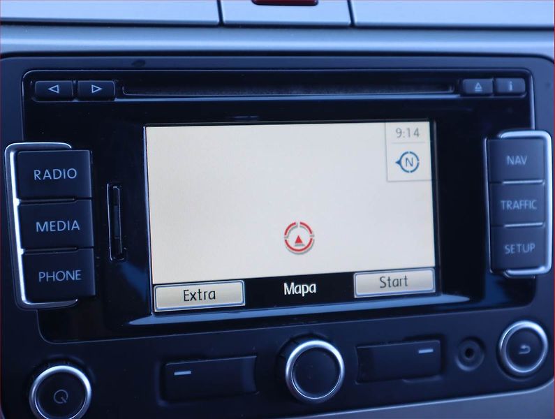 Volkswagen Passat (2010) BlueMotion 1.6 TDI, Navi - fotka 13 z 18