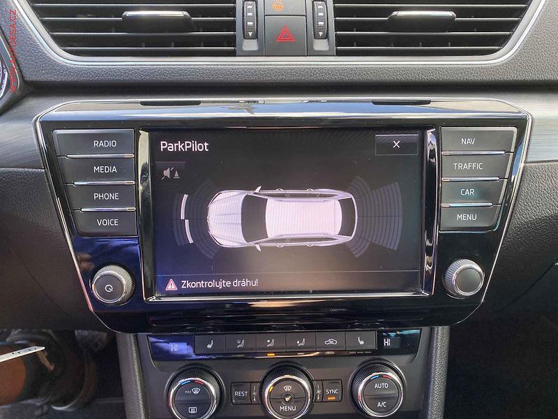 Škoda Superb (2017) 2.0 TDi, Style, STK6/28 - fotka 17 z 18