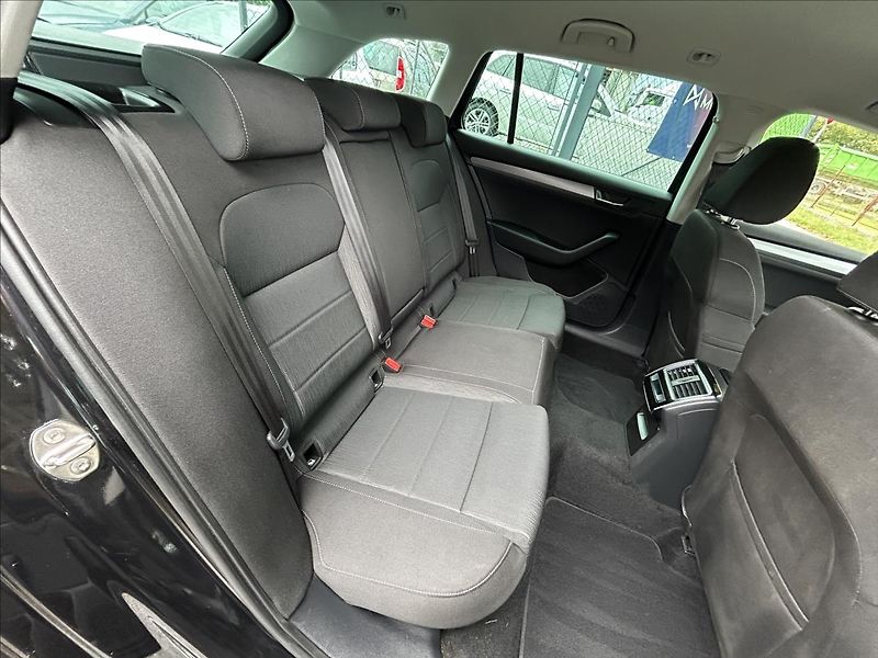 Škoda Superb 2,0 TDi DSG  BIXEN NAVI 1xMaji - fotka 33 z 50