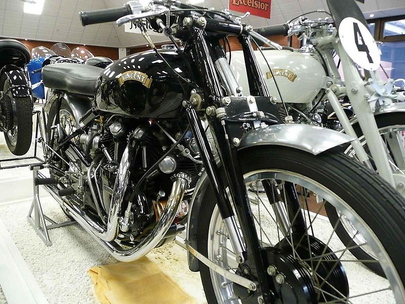 Motocykly britské značky Vincent se vyráběly přes třicet let. Na snímku je Vincent Rapide serie A z roku 1939. Foto: Wikimedia Commons, TR001, CC BY 3.0