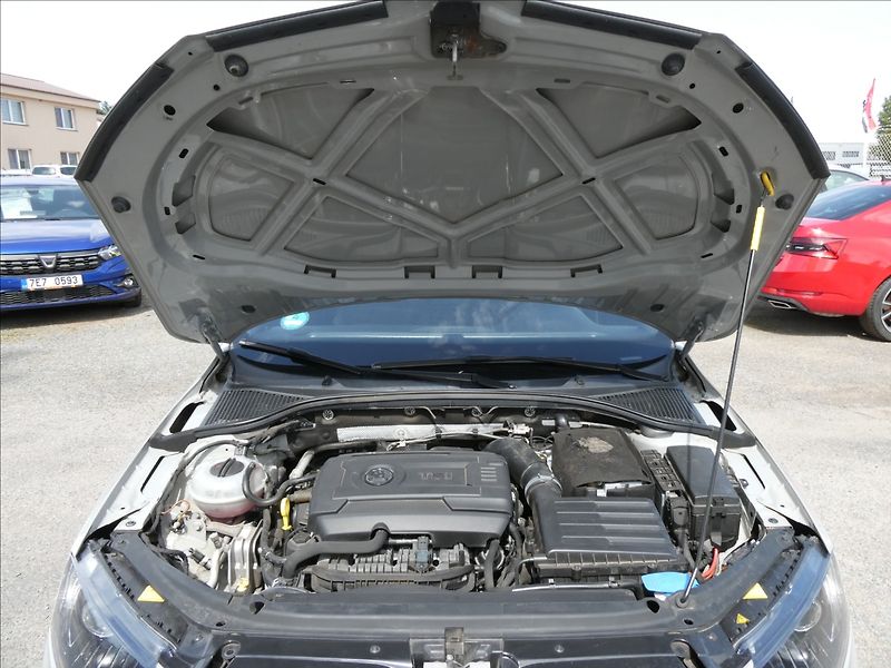 Škoda Octavia 2,0 TSi 162kW RS NAVI,EL. ŠÍBR - fotka 39 z 47