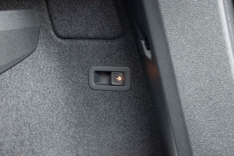 Škoda Karoq 1.5 TSI STYLE*TAŽNÉ*DPH*ČR 1.M - fotka 41 z 44