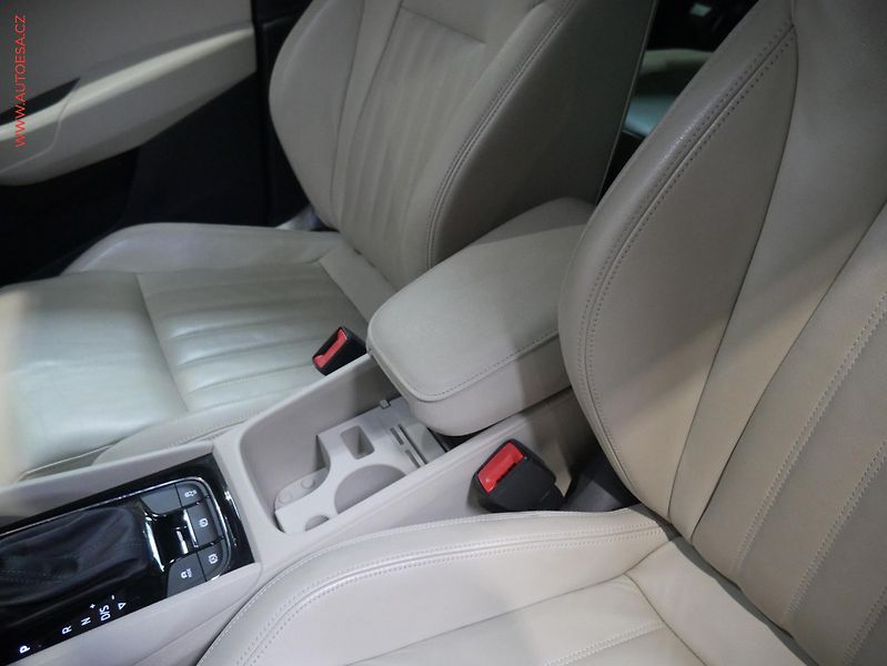 Škoda Karoq (2017) 1.5TSi, ČR, Style, DSG, kůže - fotka 26 z 28
